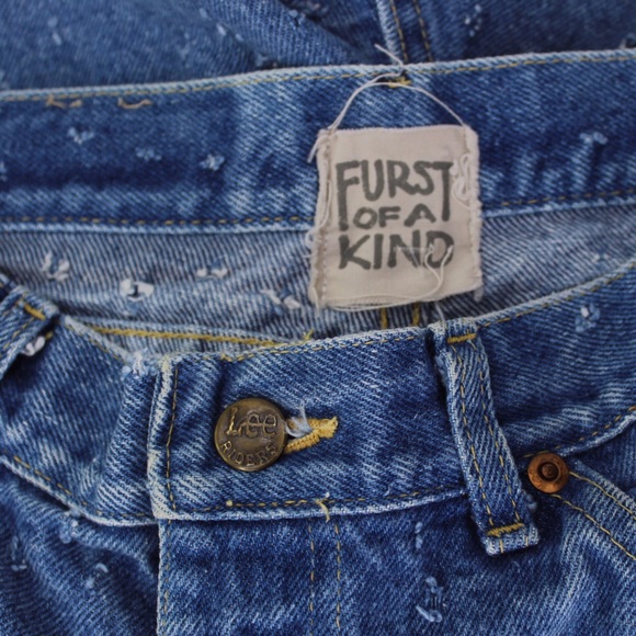 LF Furst of a Kind Distressed Mom Jean Shorts 27 - Picture 11 of 11